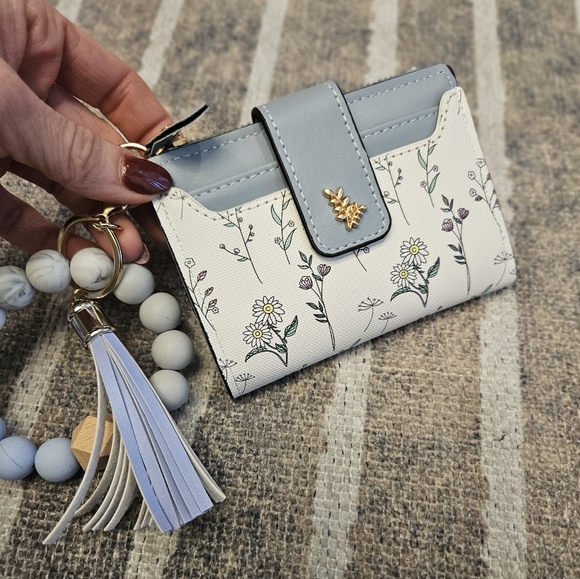 Source Unknown Accessories - NEW Bi-Fold Floral Blue and White Snap Wallet + Beaded Bag Charm/Keychain
